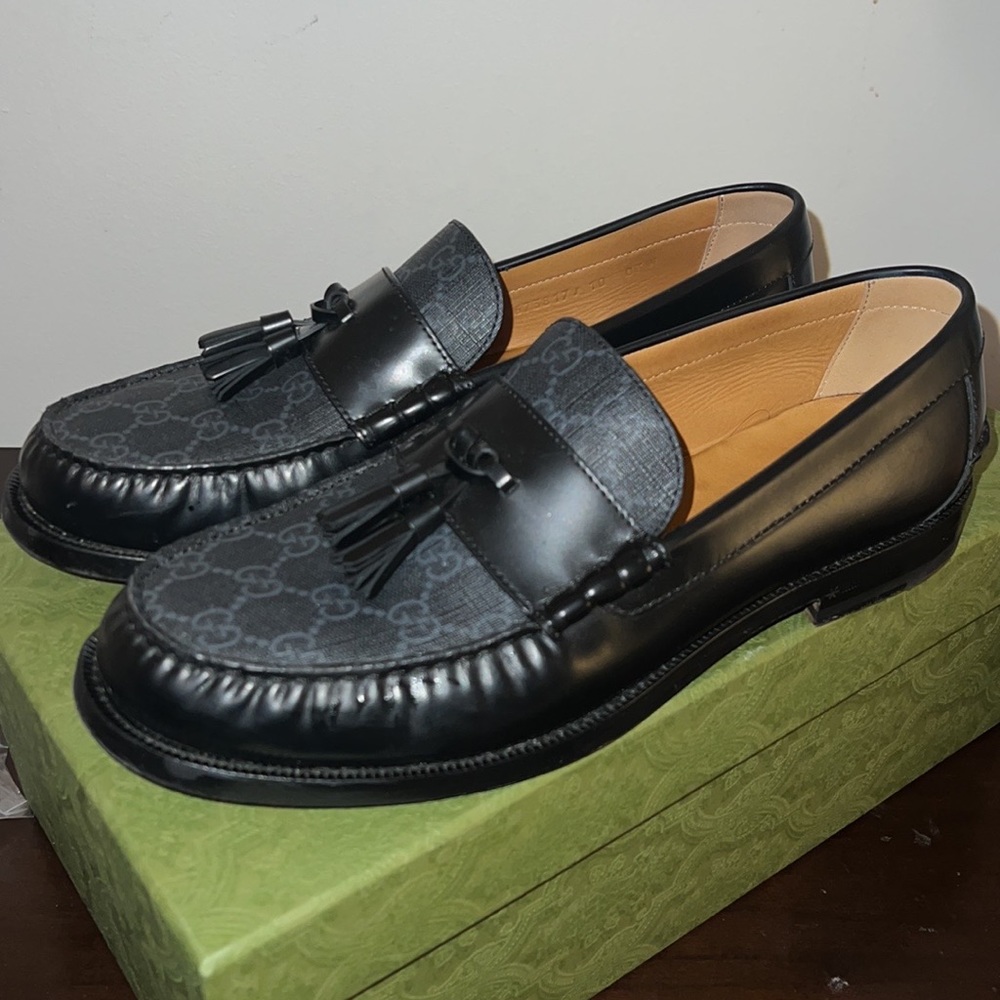 Gucci print loafers for sale! Worn 2x Very good condition!Selling to consolidate - Picture 1 of 6